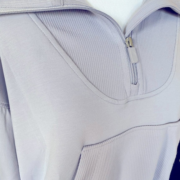 MANIFEST Lavender Cropped Work Out Zip Top - Picture 4 of 4